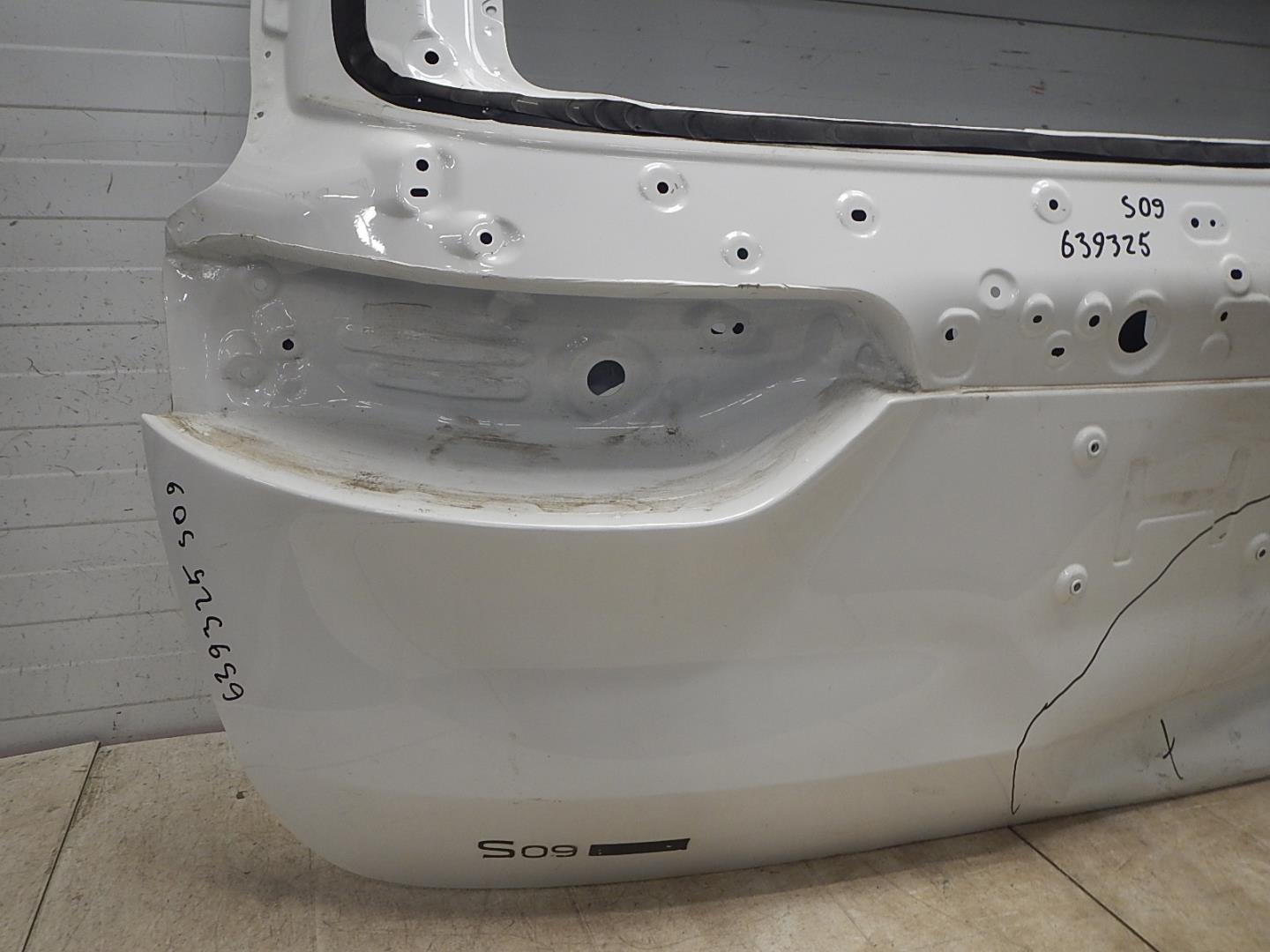 Дверь багажника