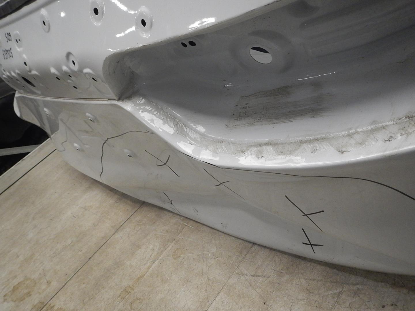 Дверь багажника