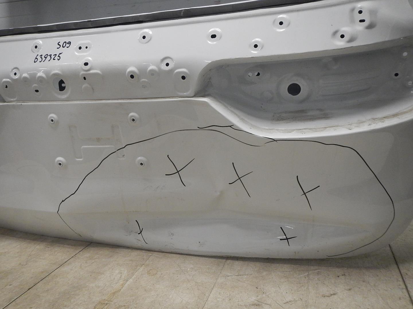 Дверь багажника