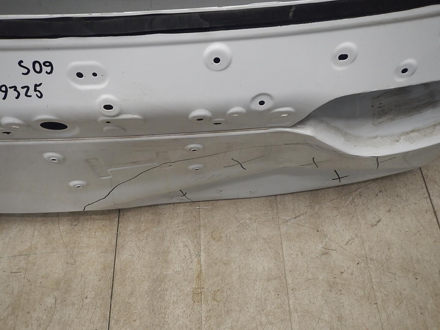 Дверь багажника