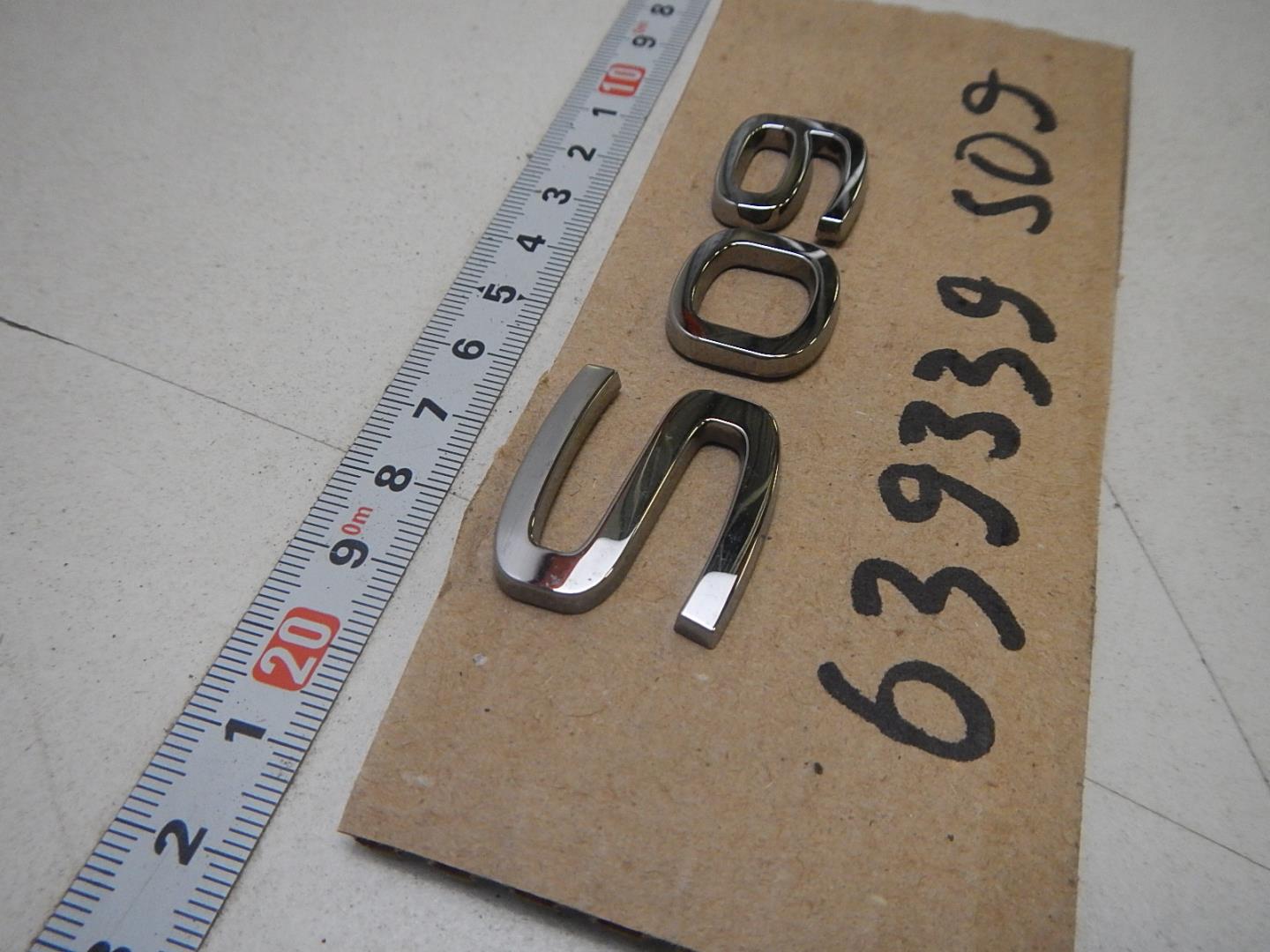 Эмблема на крышку багажника