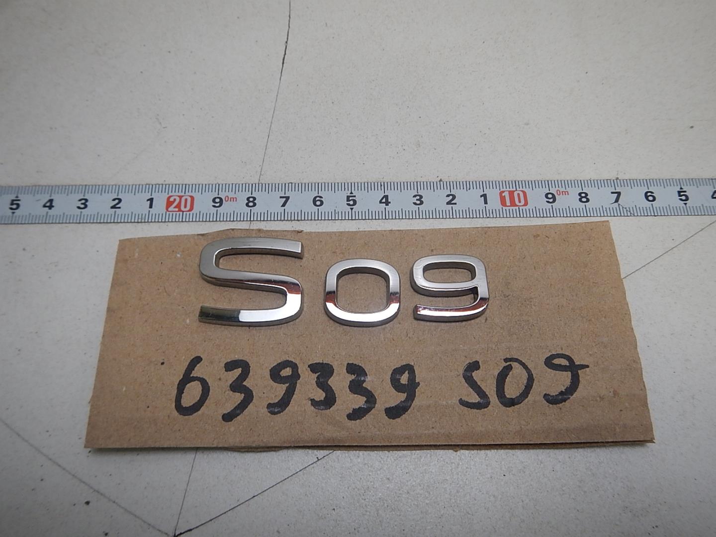 Эмблема на крышку багажника