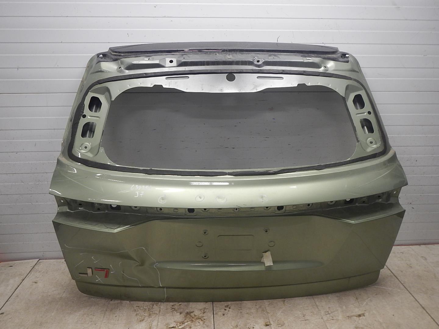 Дверь багажника