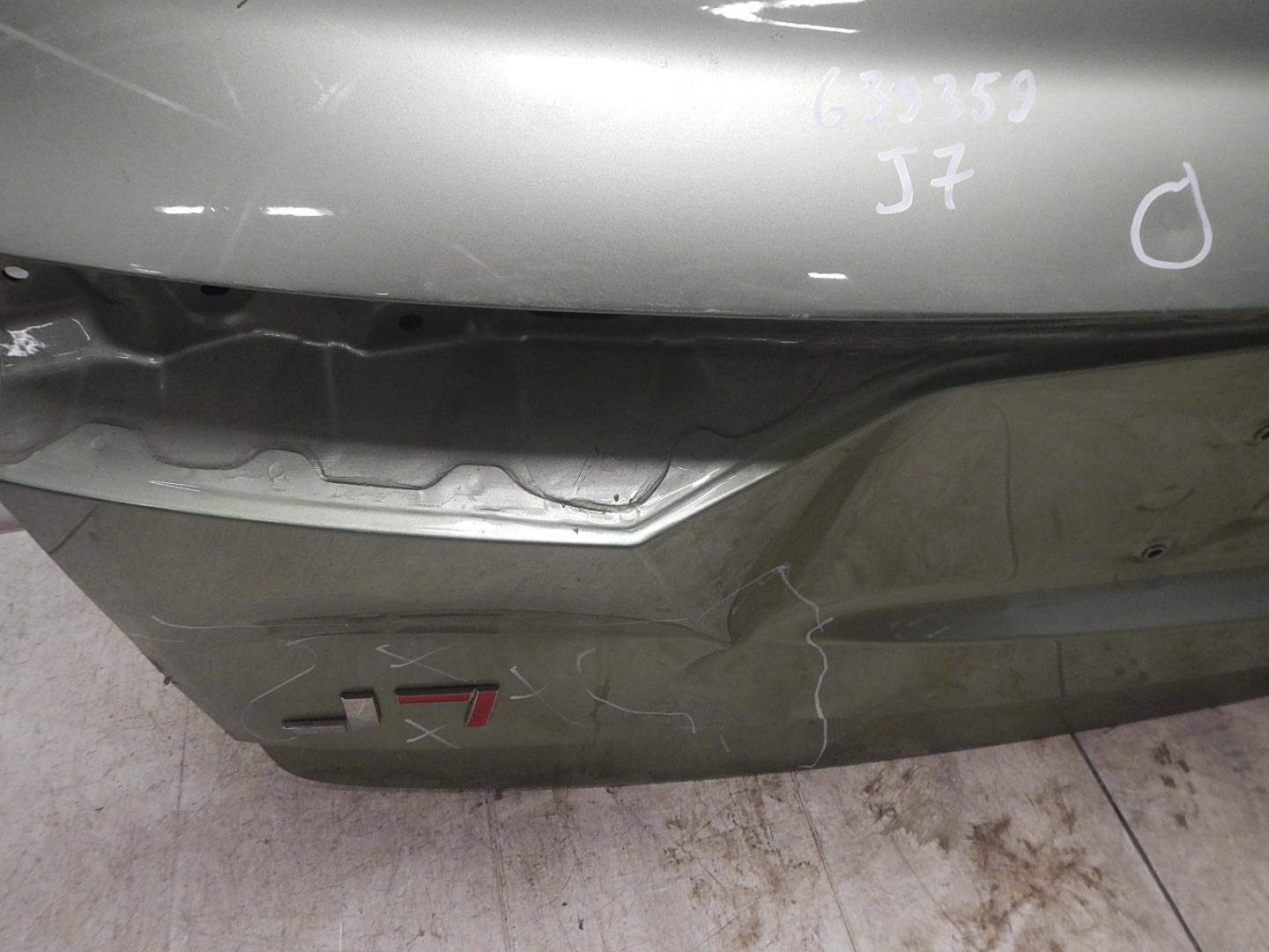 Дверь багажника