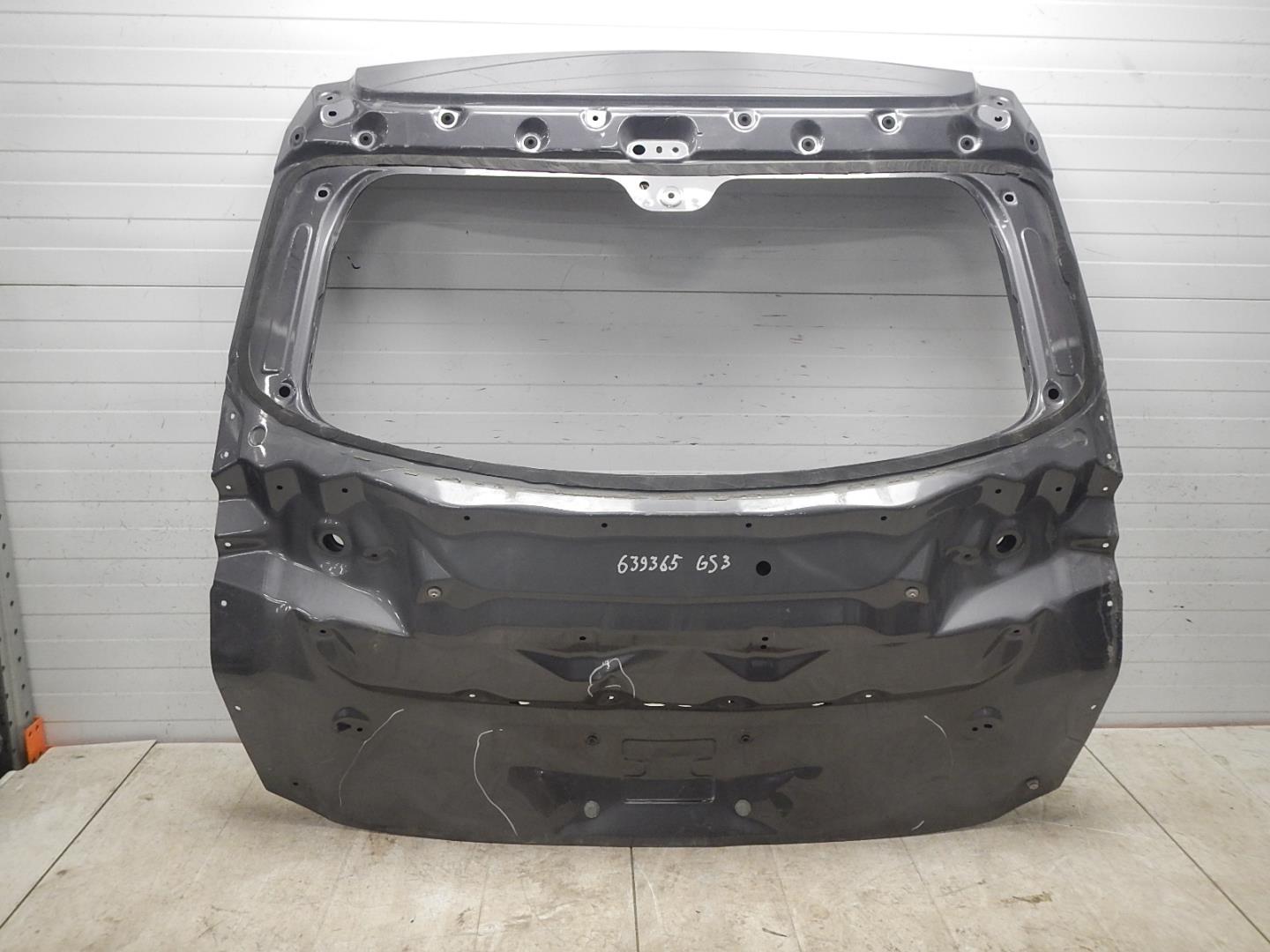 Дверь багажника