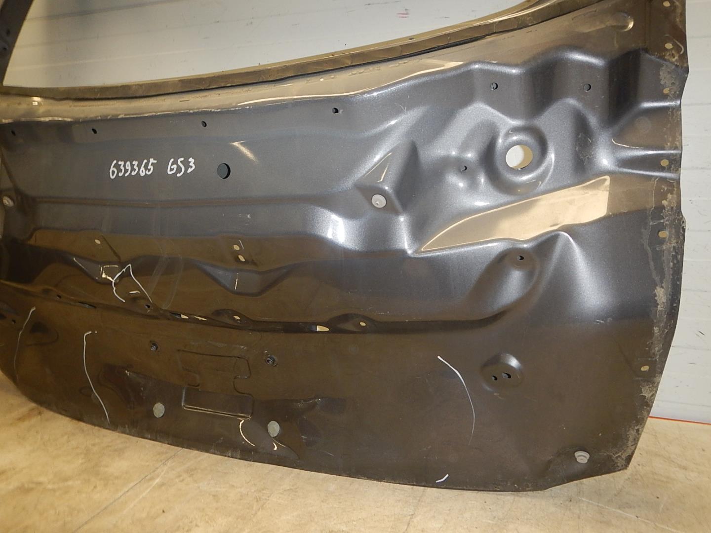 Дверь багажника