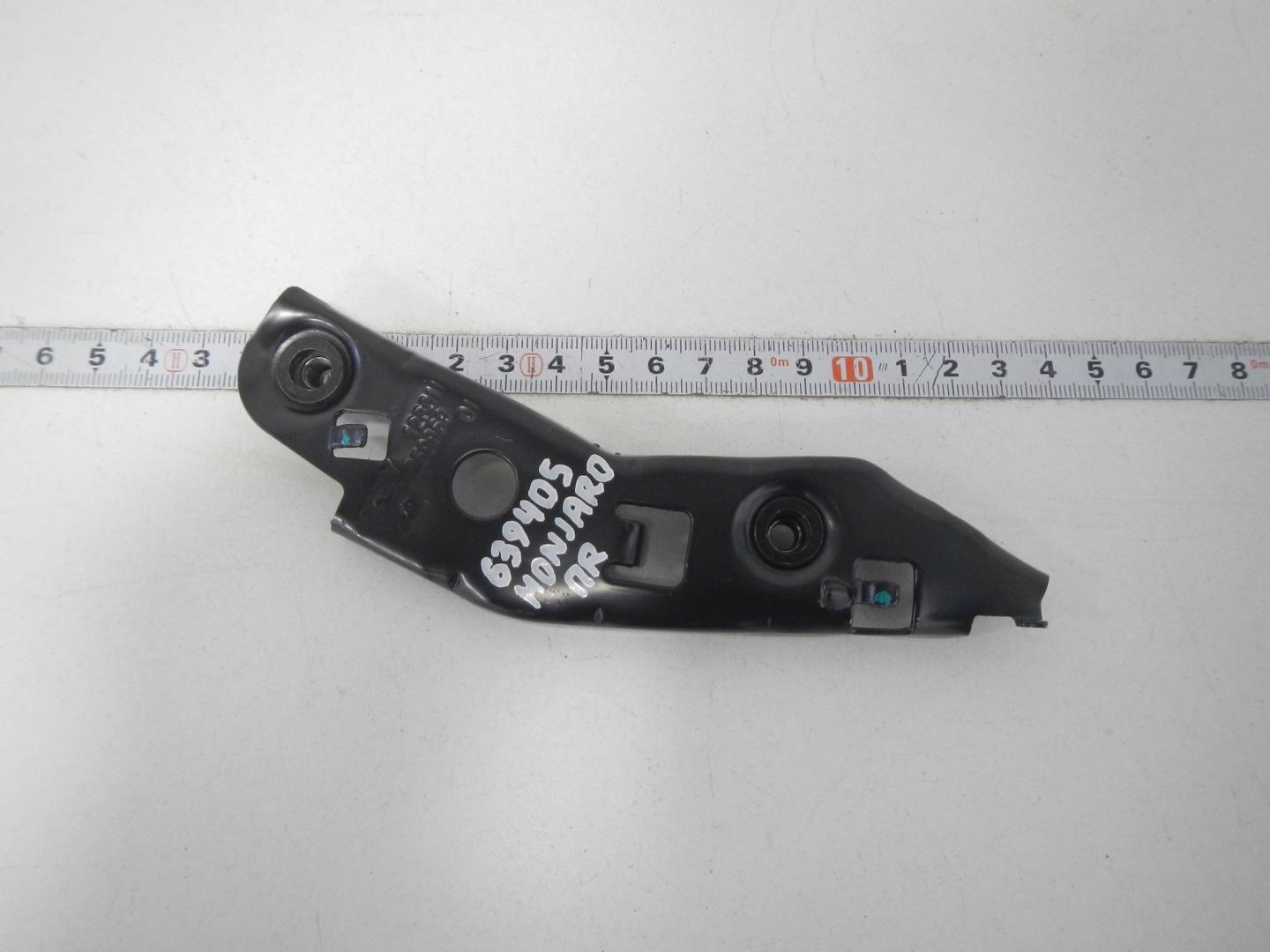 Кронштейн переднего бампера правый