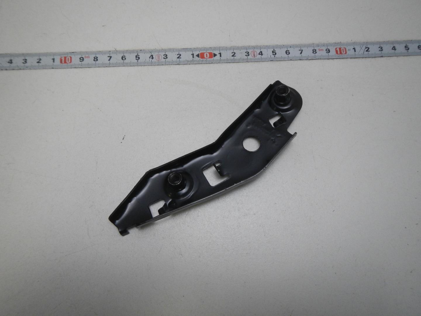 Кронштейн переднего бампера правый