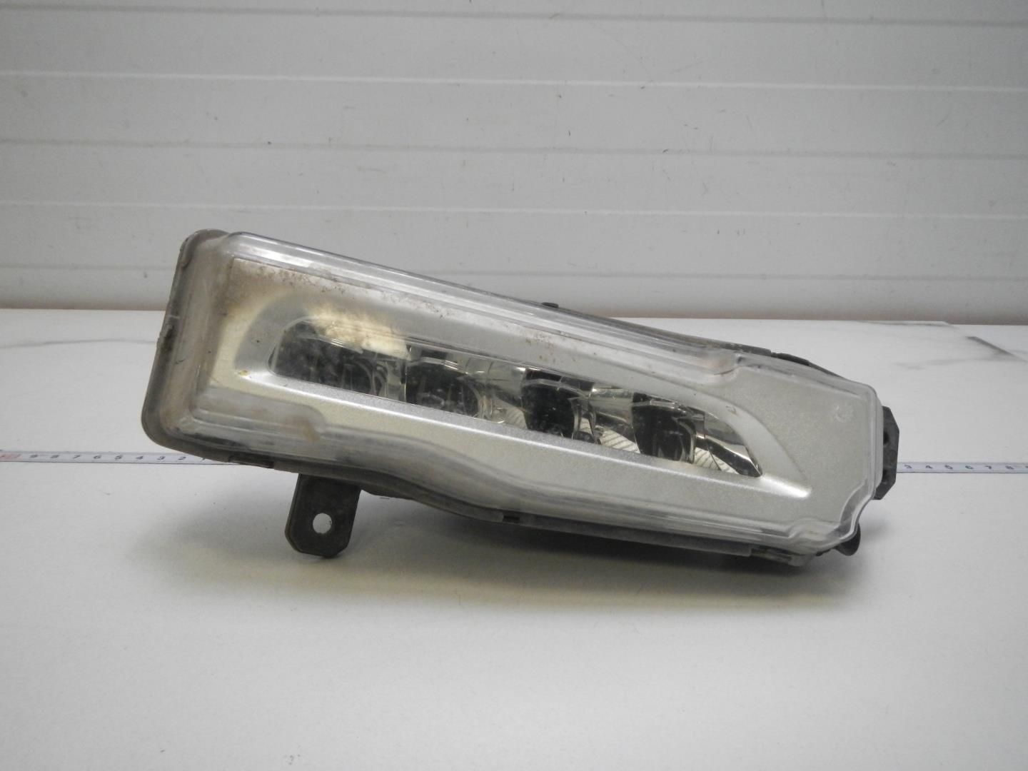 Фара противотуманная правая