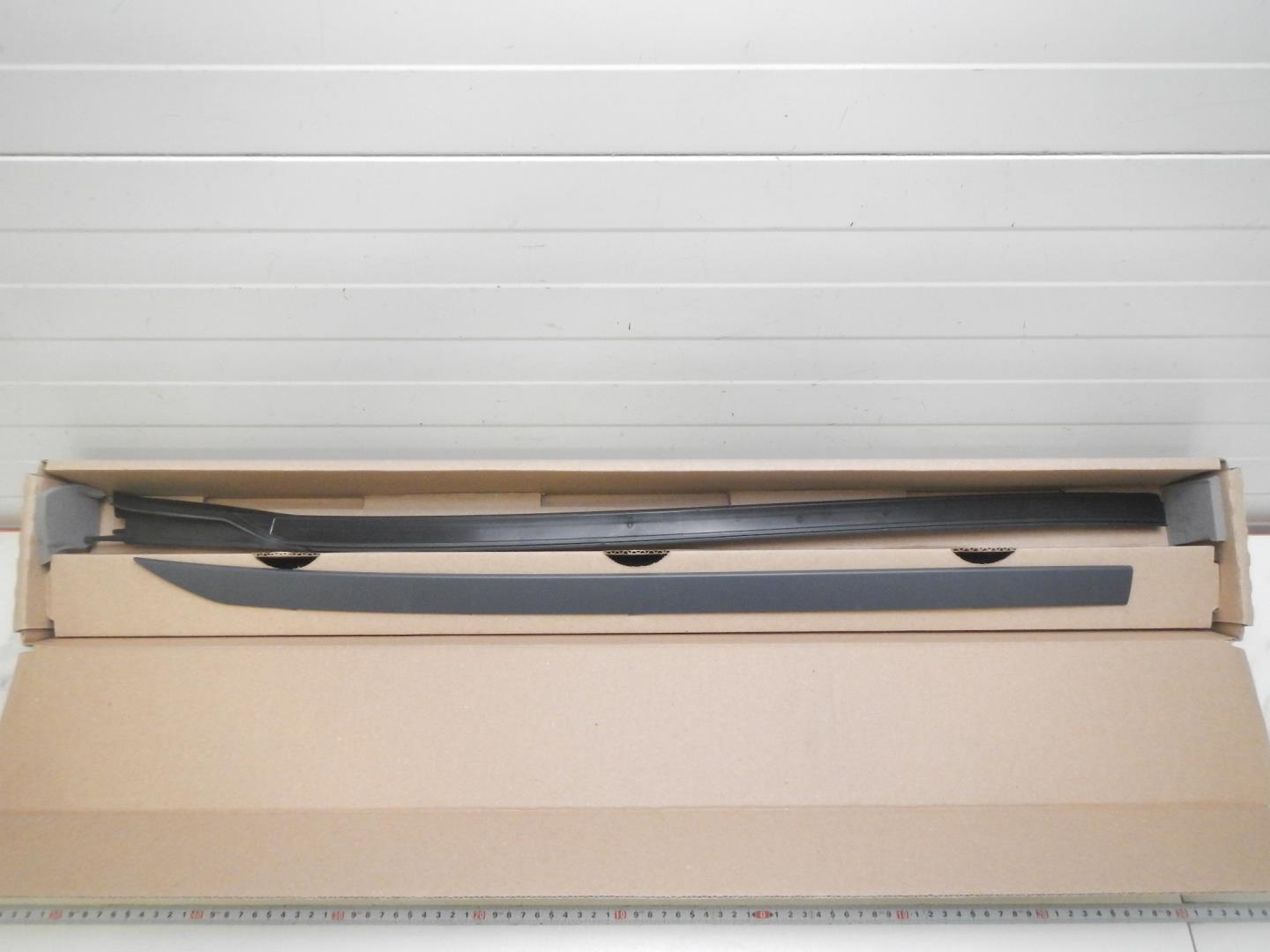 Молдинг лобового стекла