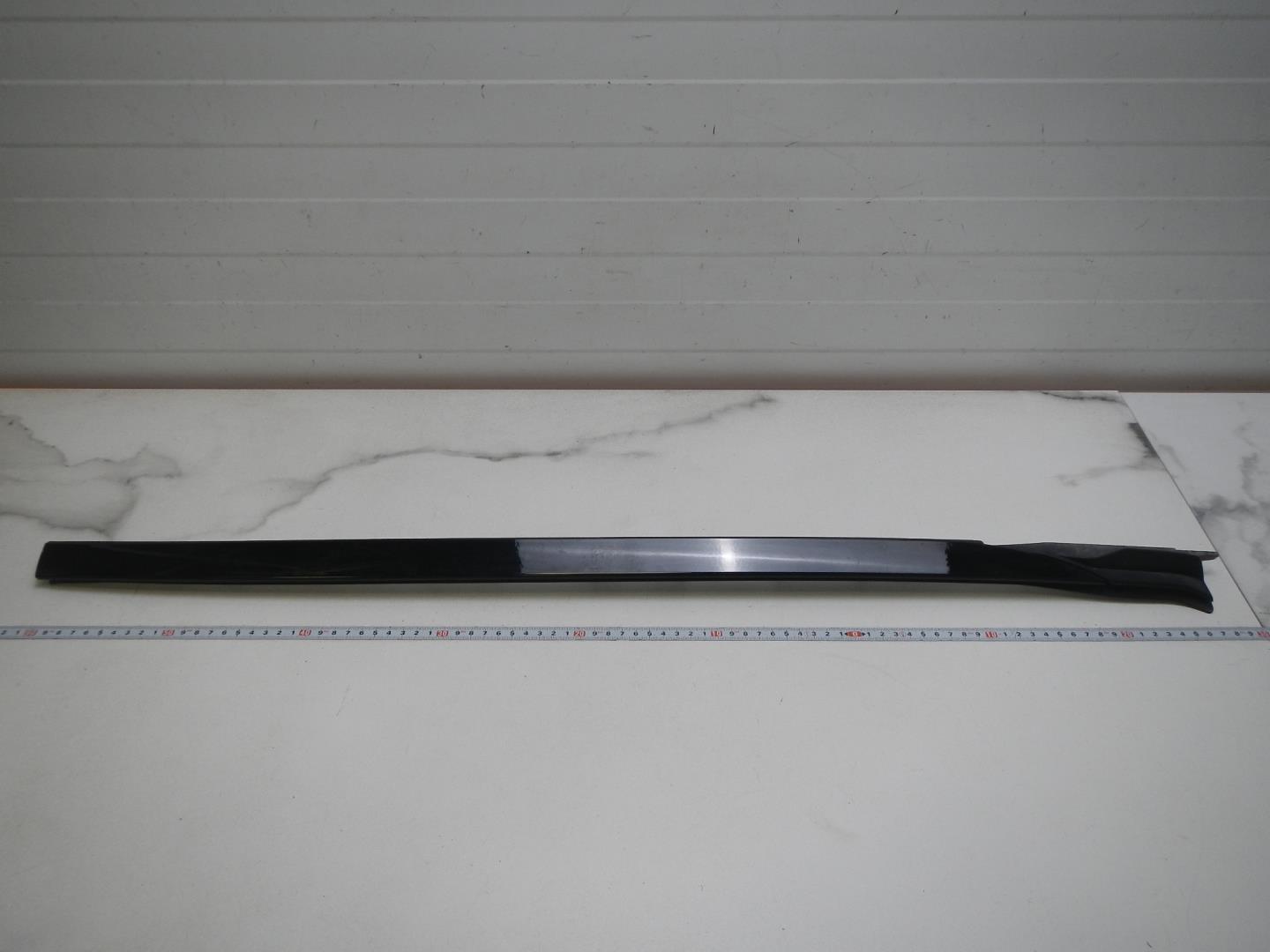 Молдинг лобового стекла