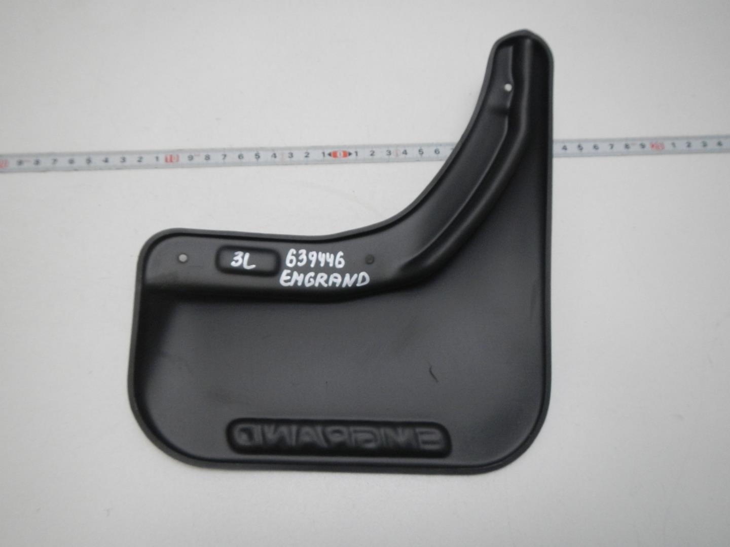 Брызговик задний левый