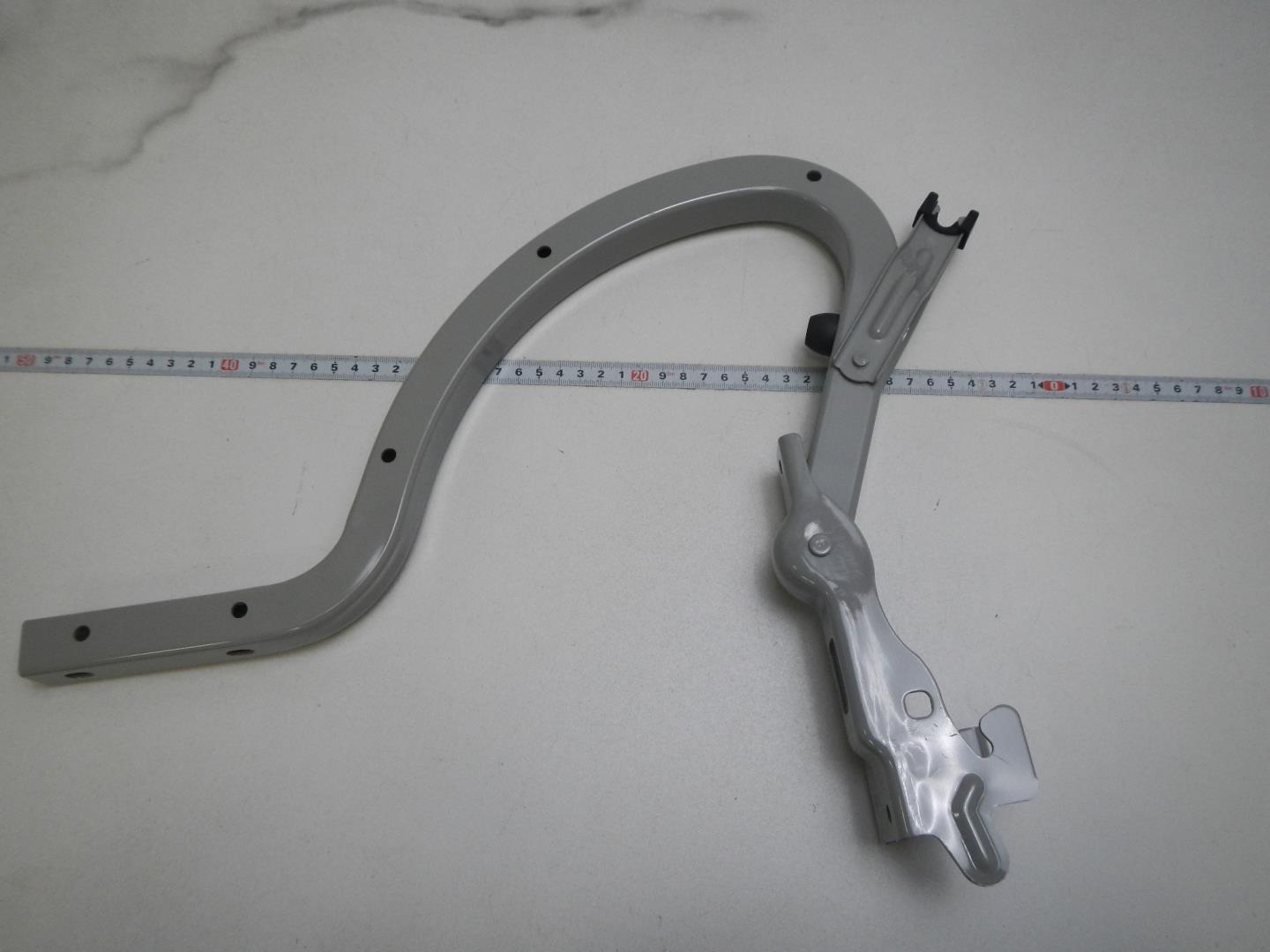 Петля крышки багажника