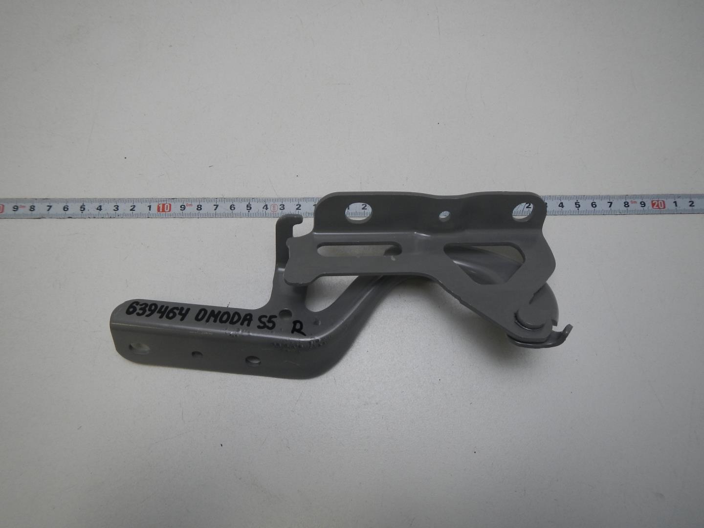 Петля капота правая