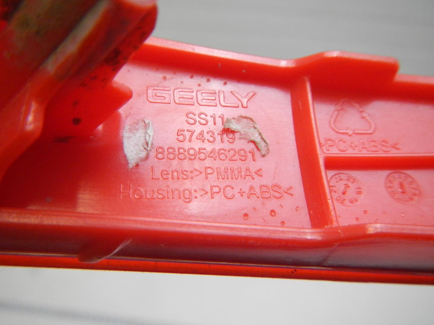 Отражатель в бампер задний левый