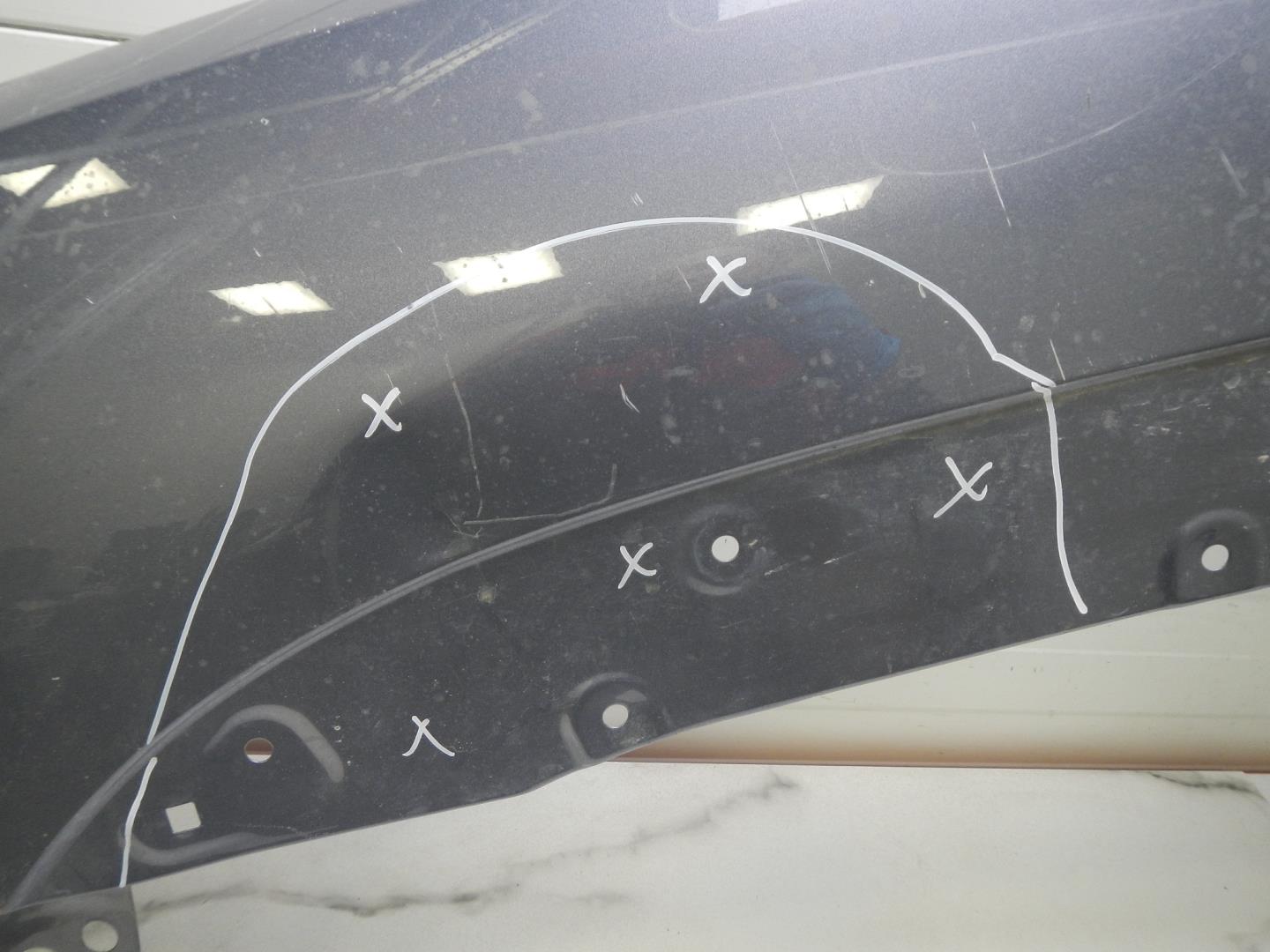 Крыло переднее левое