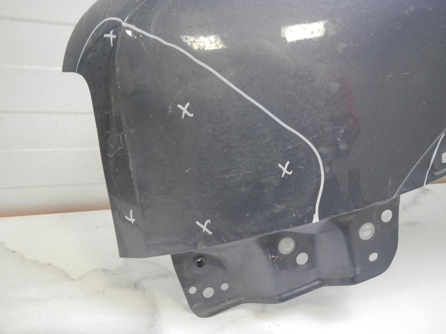 Крыло переднее левое