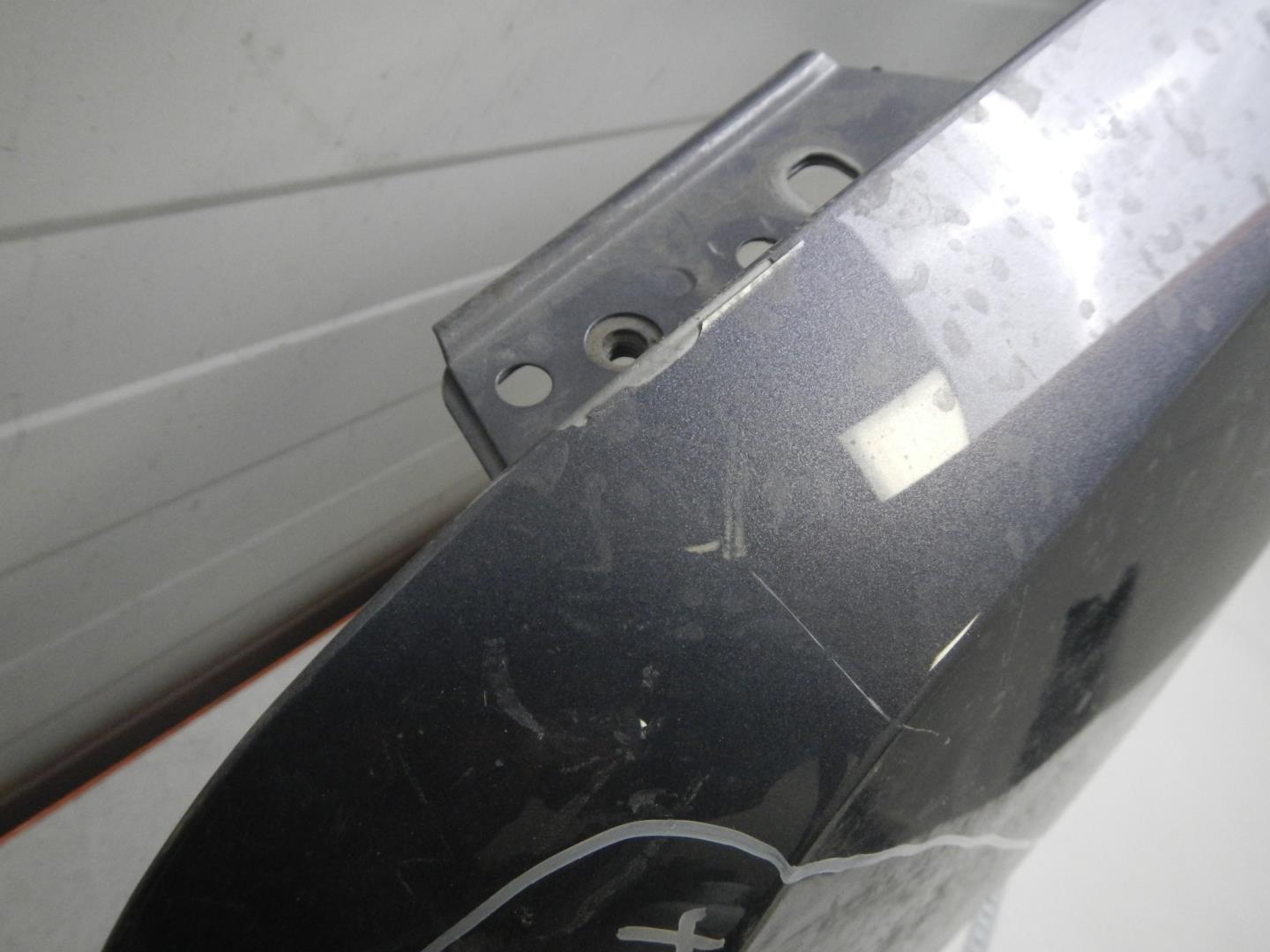 Крыло переднее левое