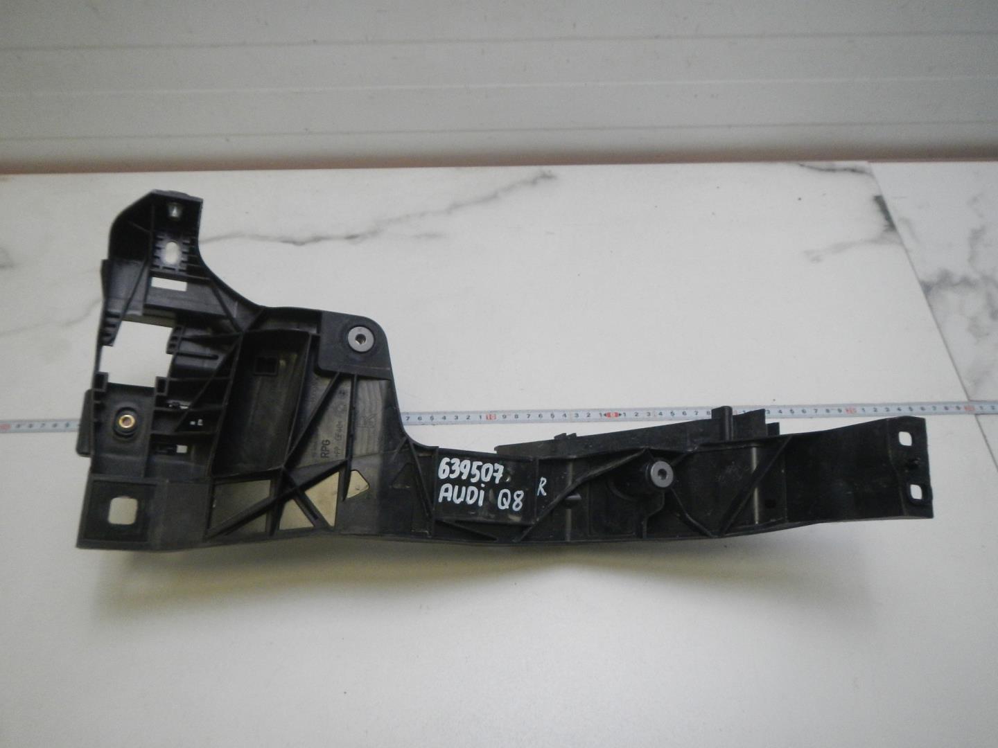 Кронштейн фар правый