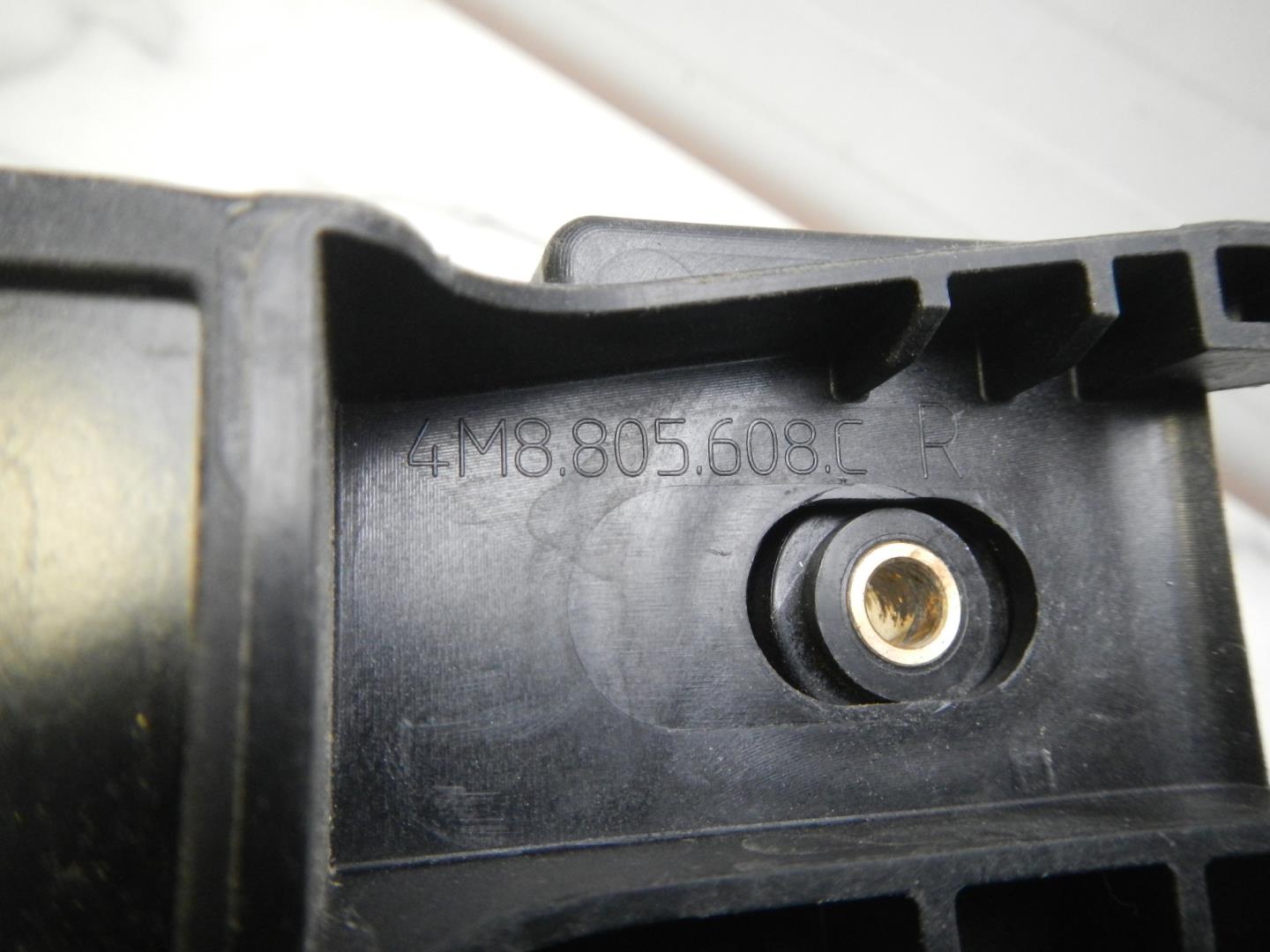 Кронштейн фар правый