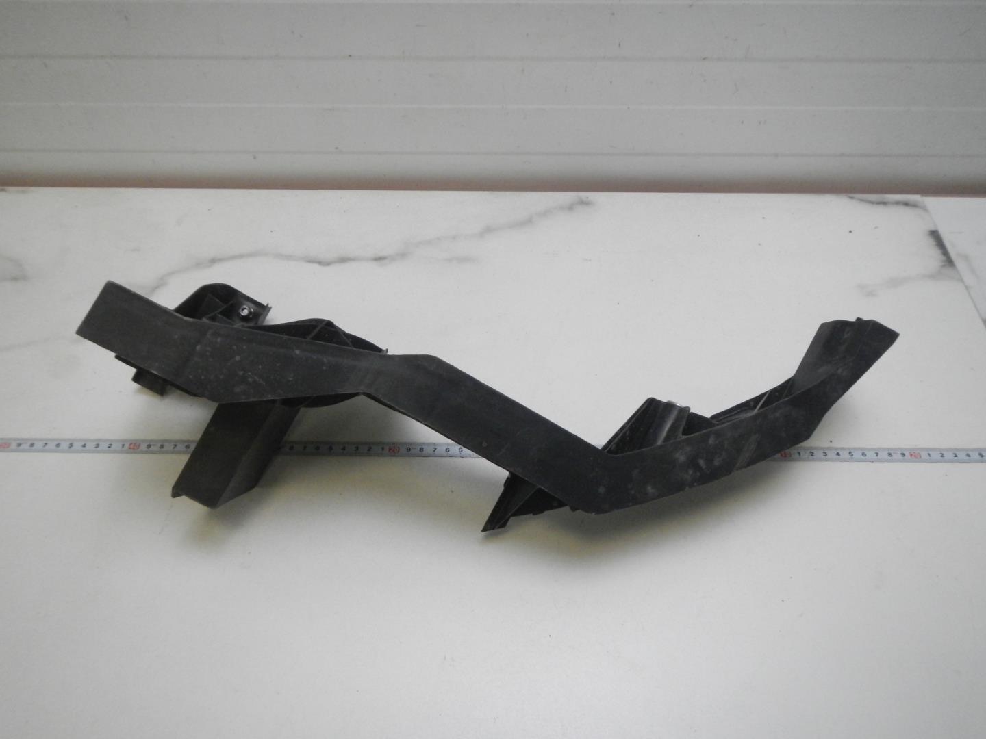 Кронштейн фар правый