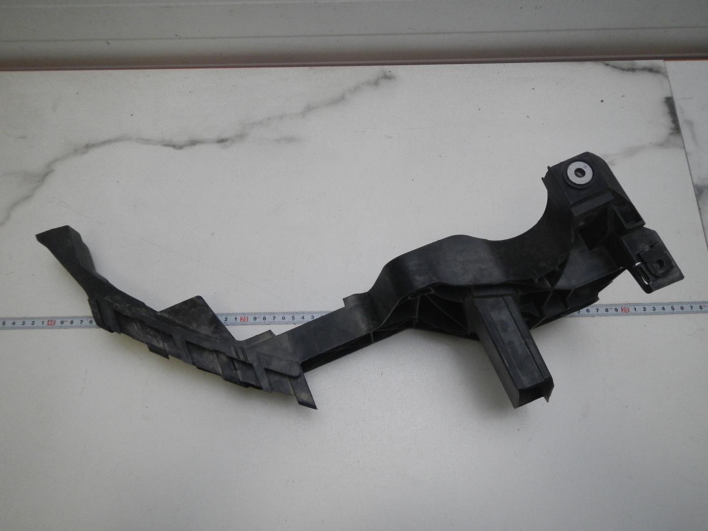 Кронштейн фар правый