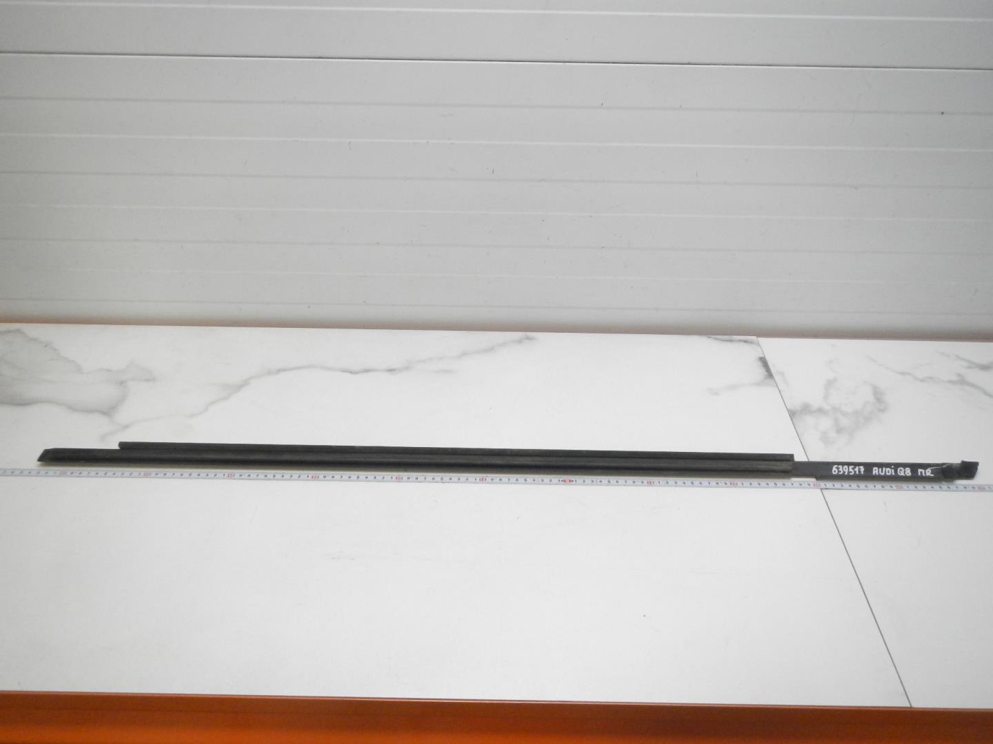 Накладка стекла переднего правого