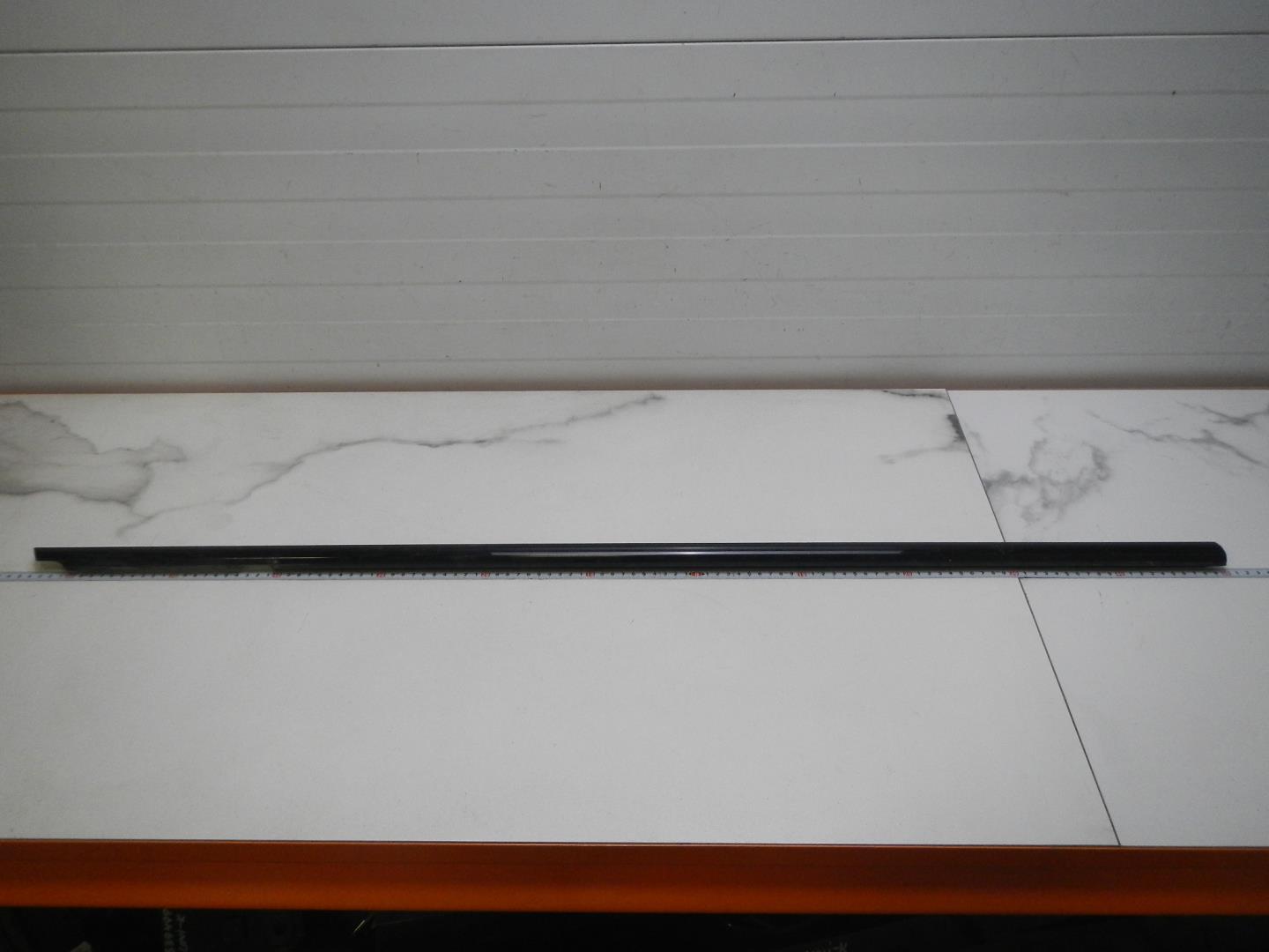 Накладка стекла переднего правого