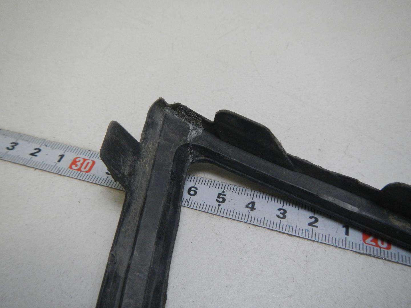 Рамка противотуманной фары левой