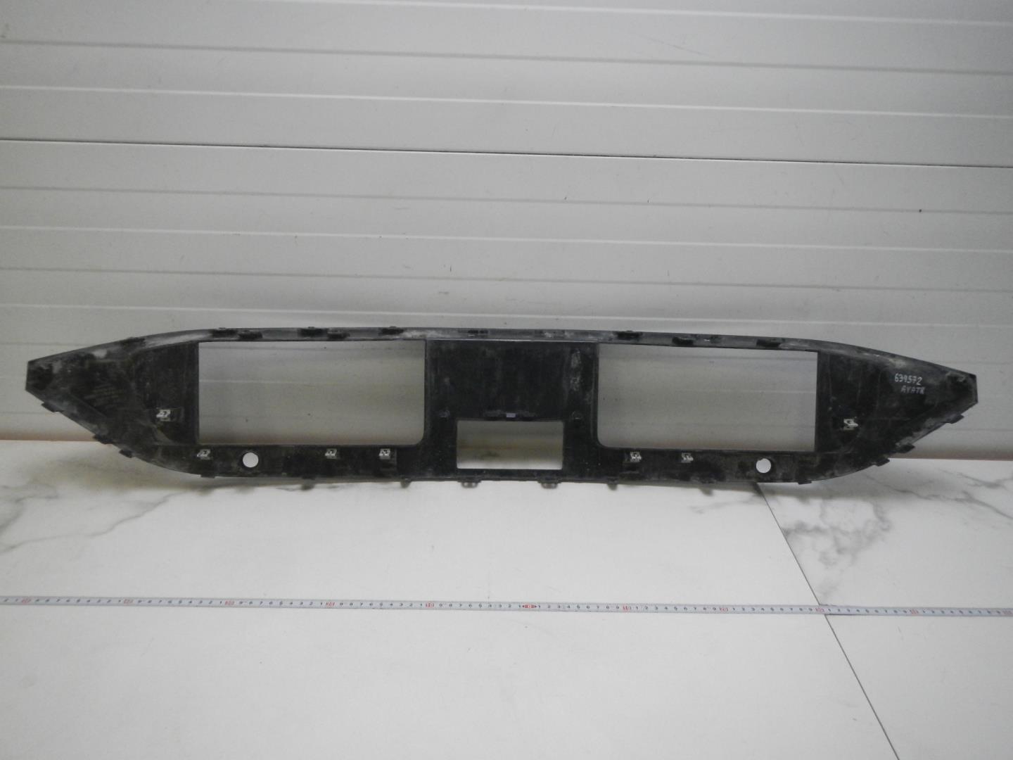 Решетка в бампер центральная