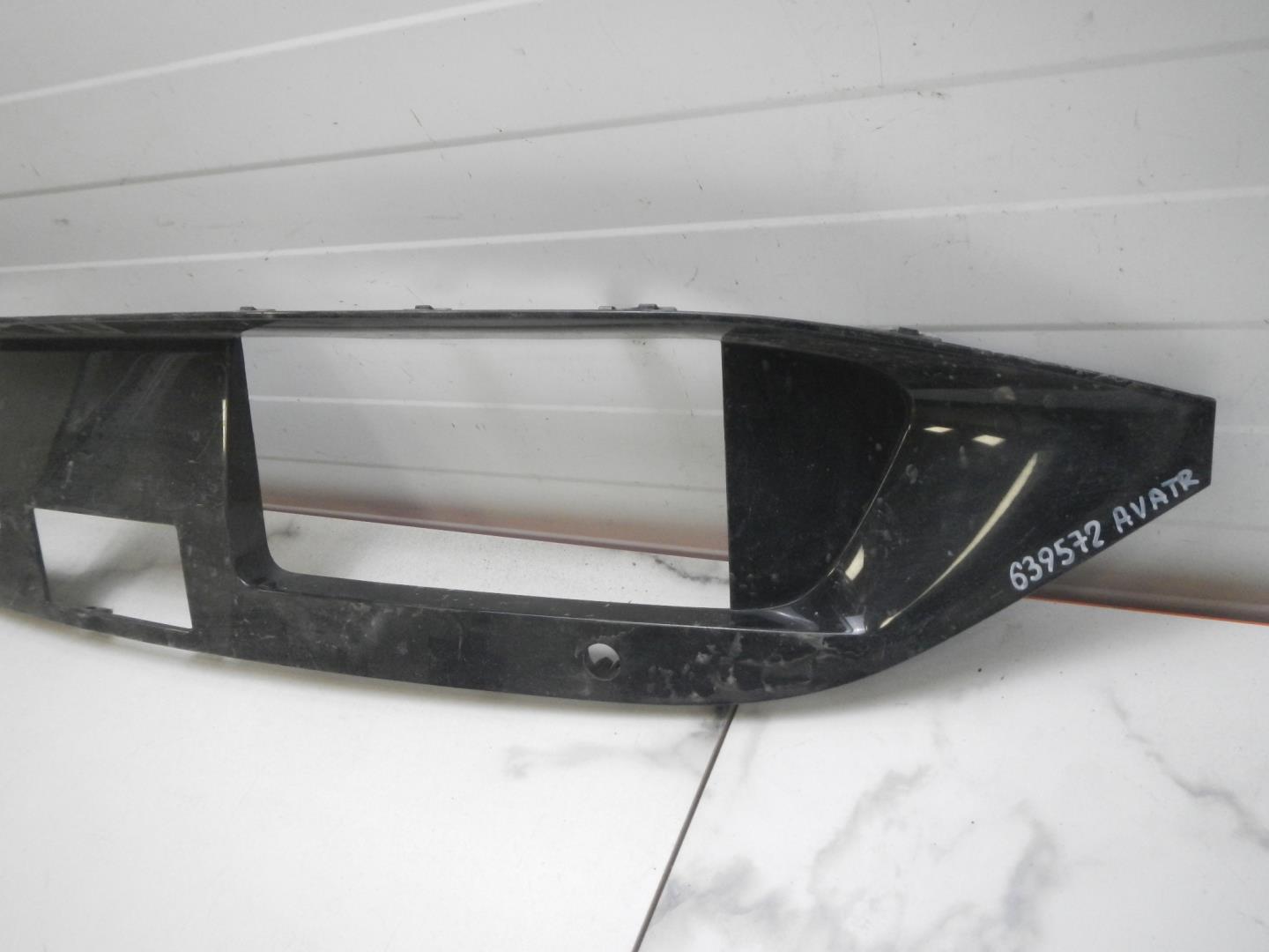 Решетка в бампер центральная