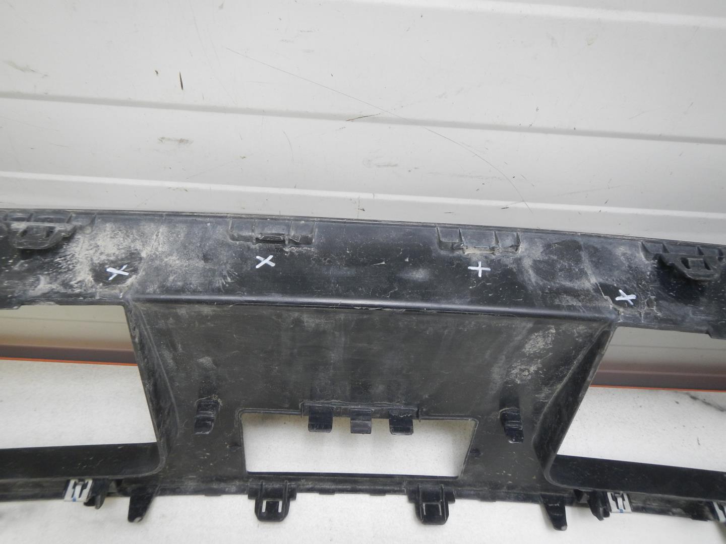 Решетка в бампер центральная