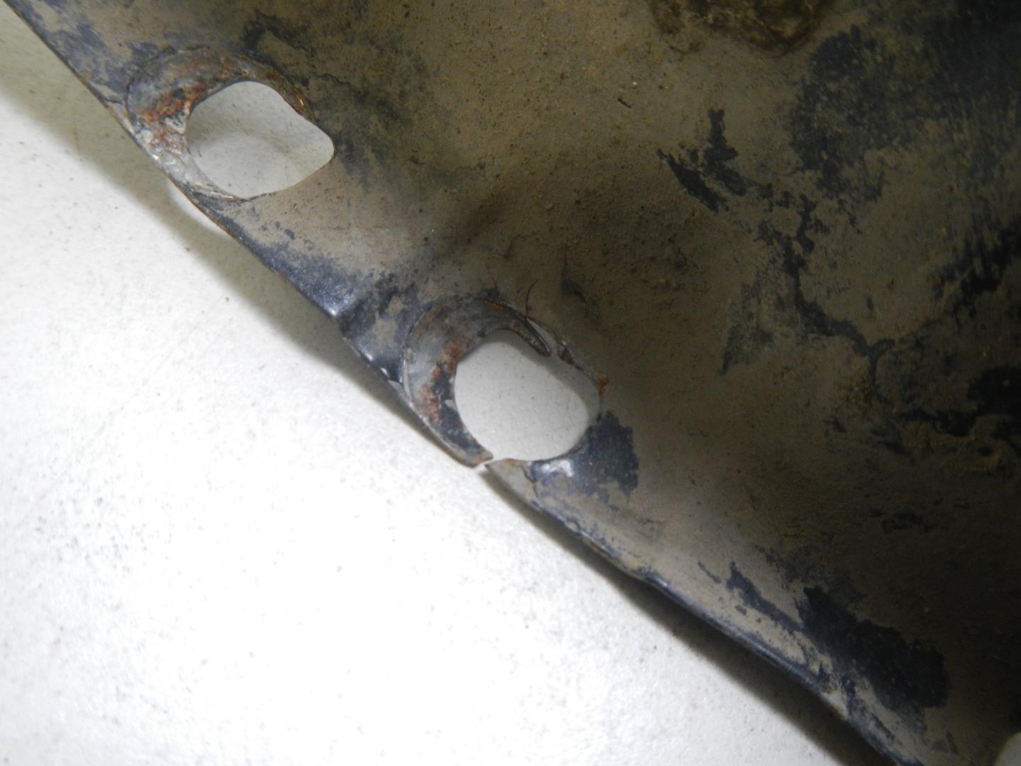 Крыло переднее правое