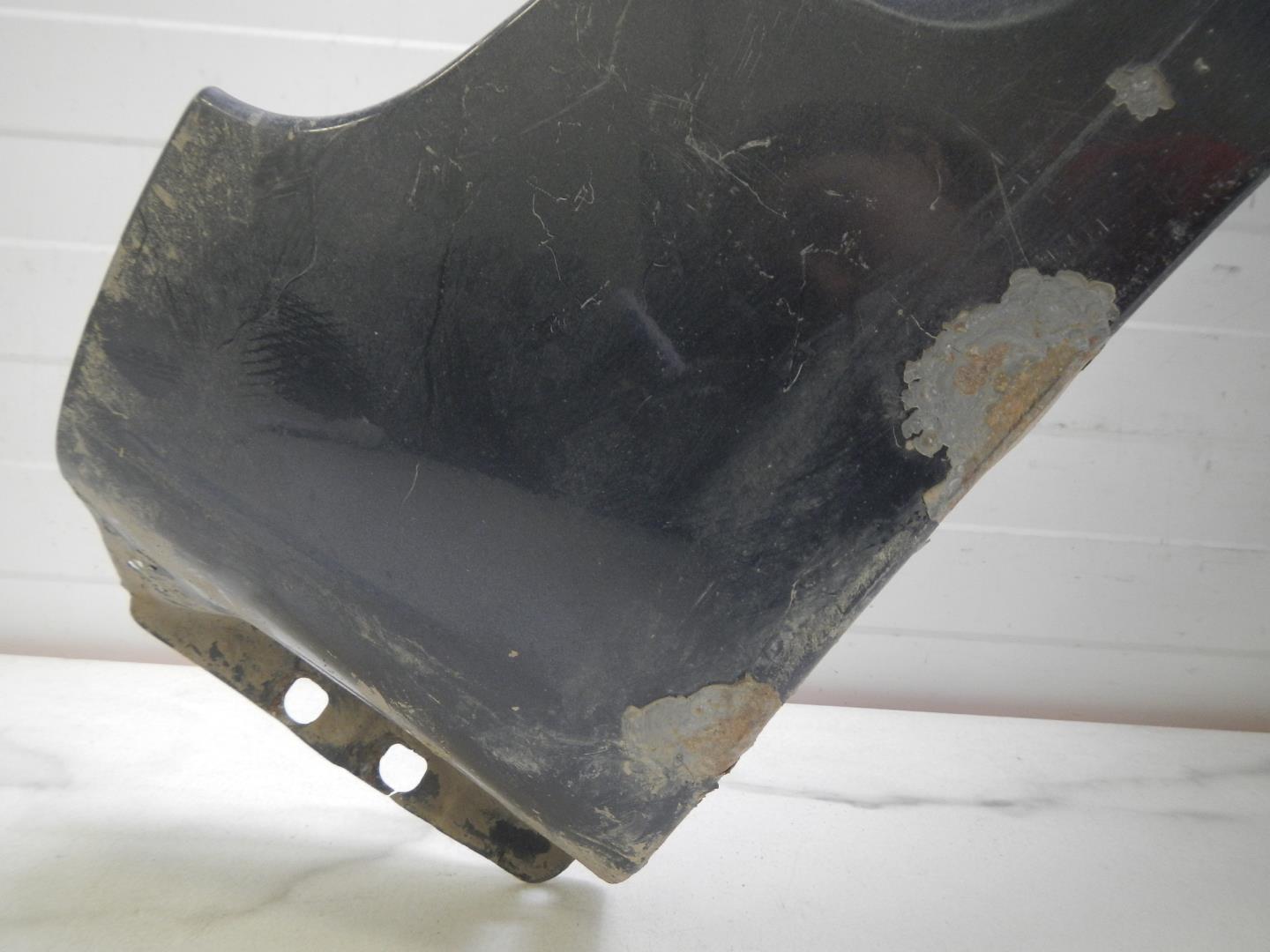 Крыло переднее правое