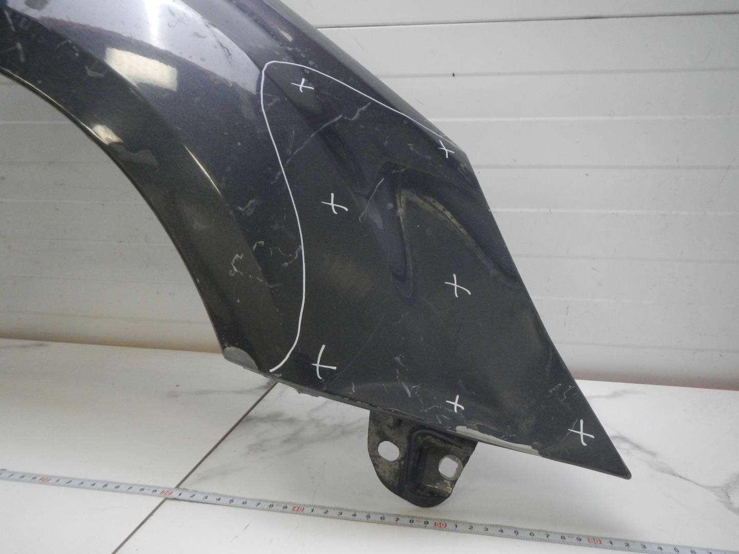 Крыло переднее правое