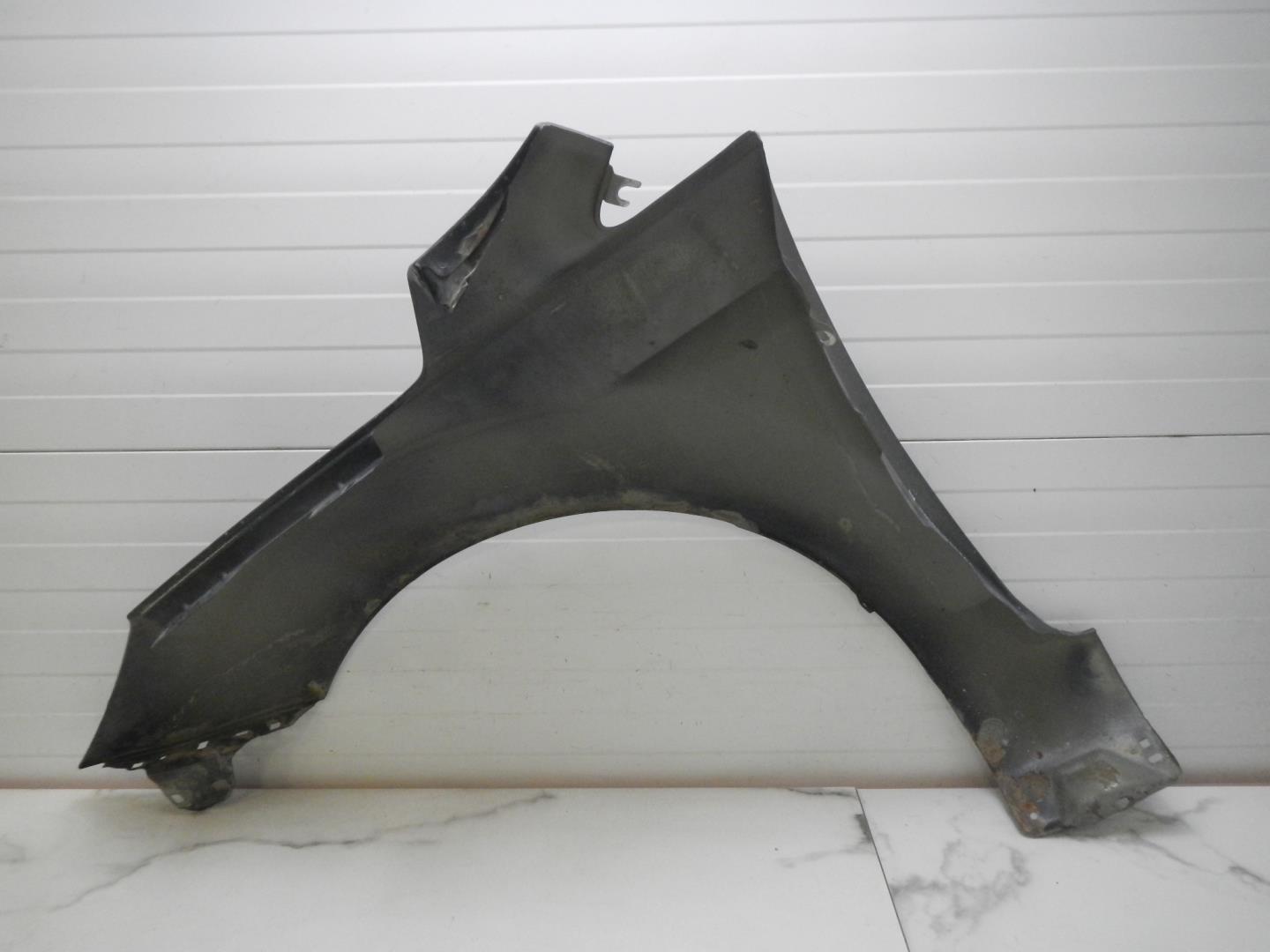 Крыло переднее правое