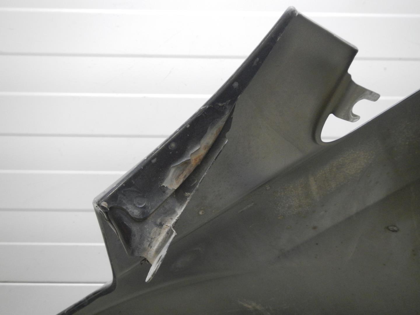 Крыло переднее правое