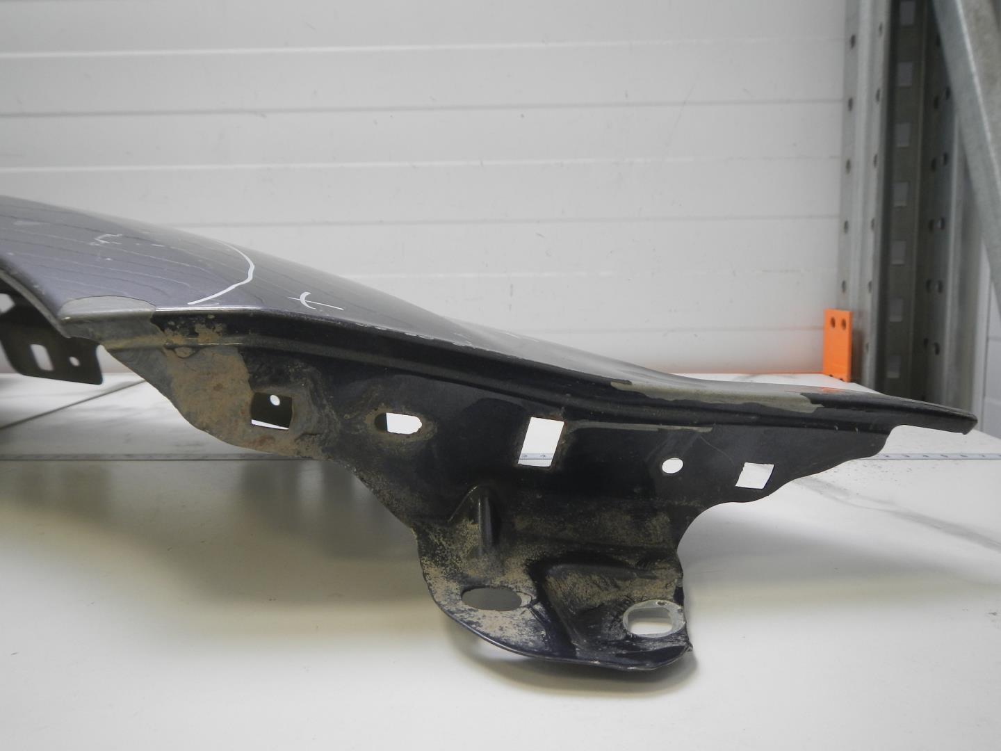 Крыло переднее правое