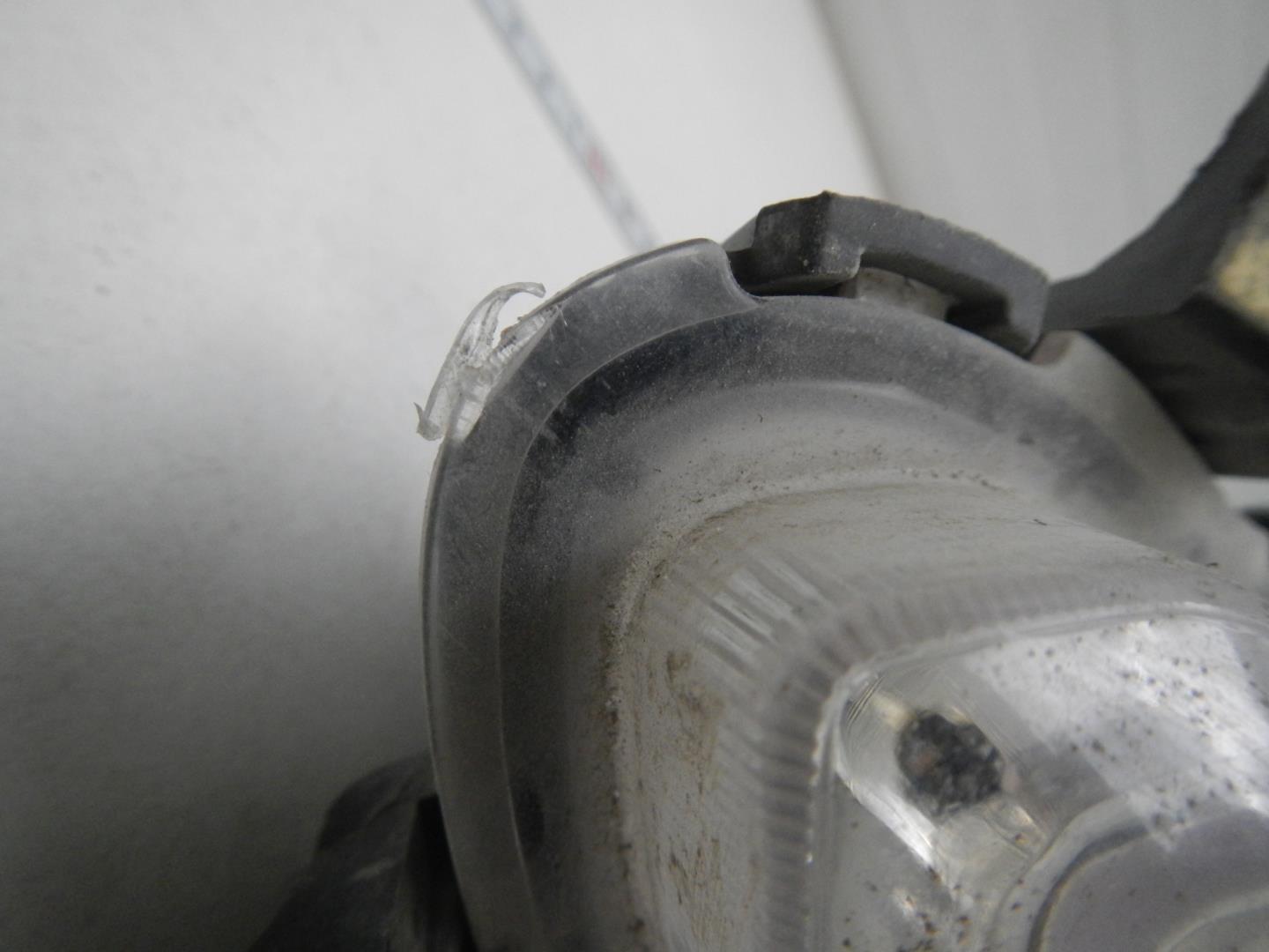 Фара противотуманная левая