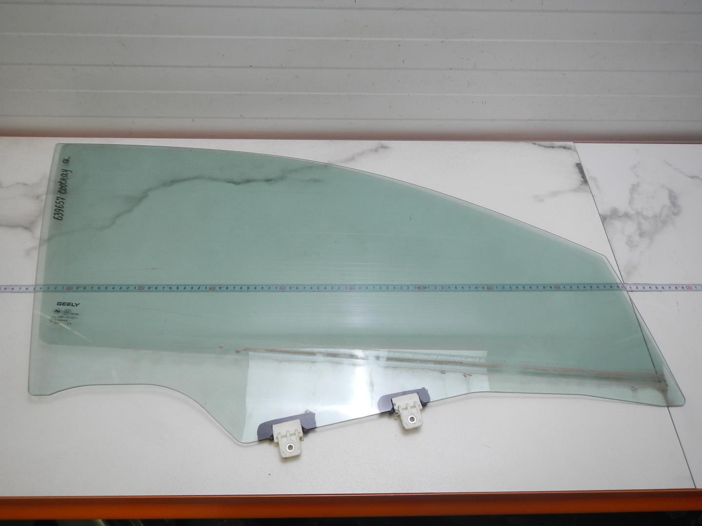 Стекло двери передней правой