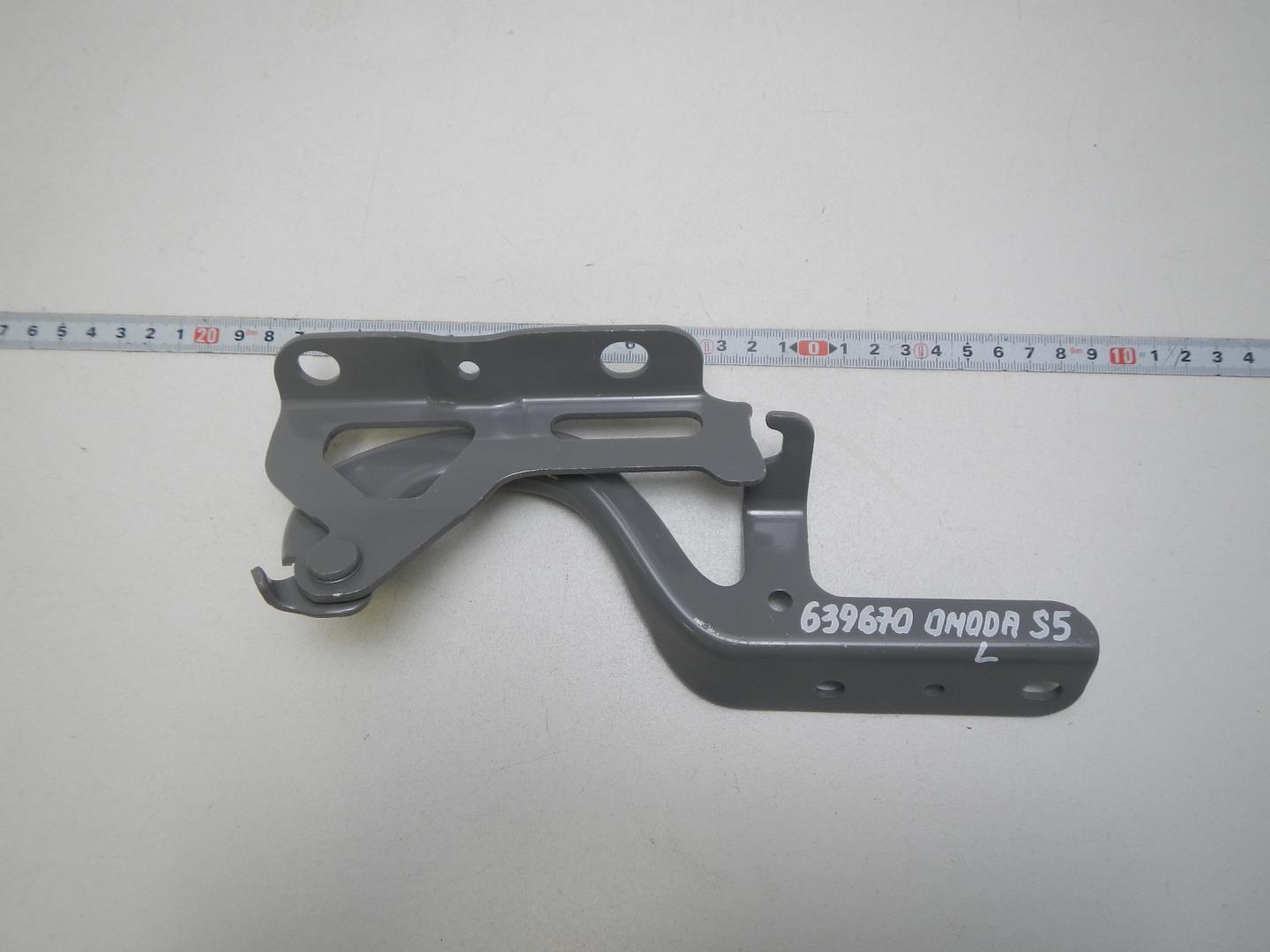 Петля капота левая