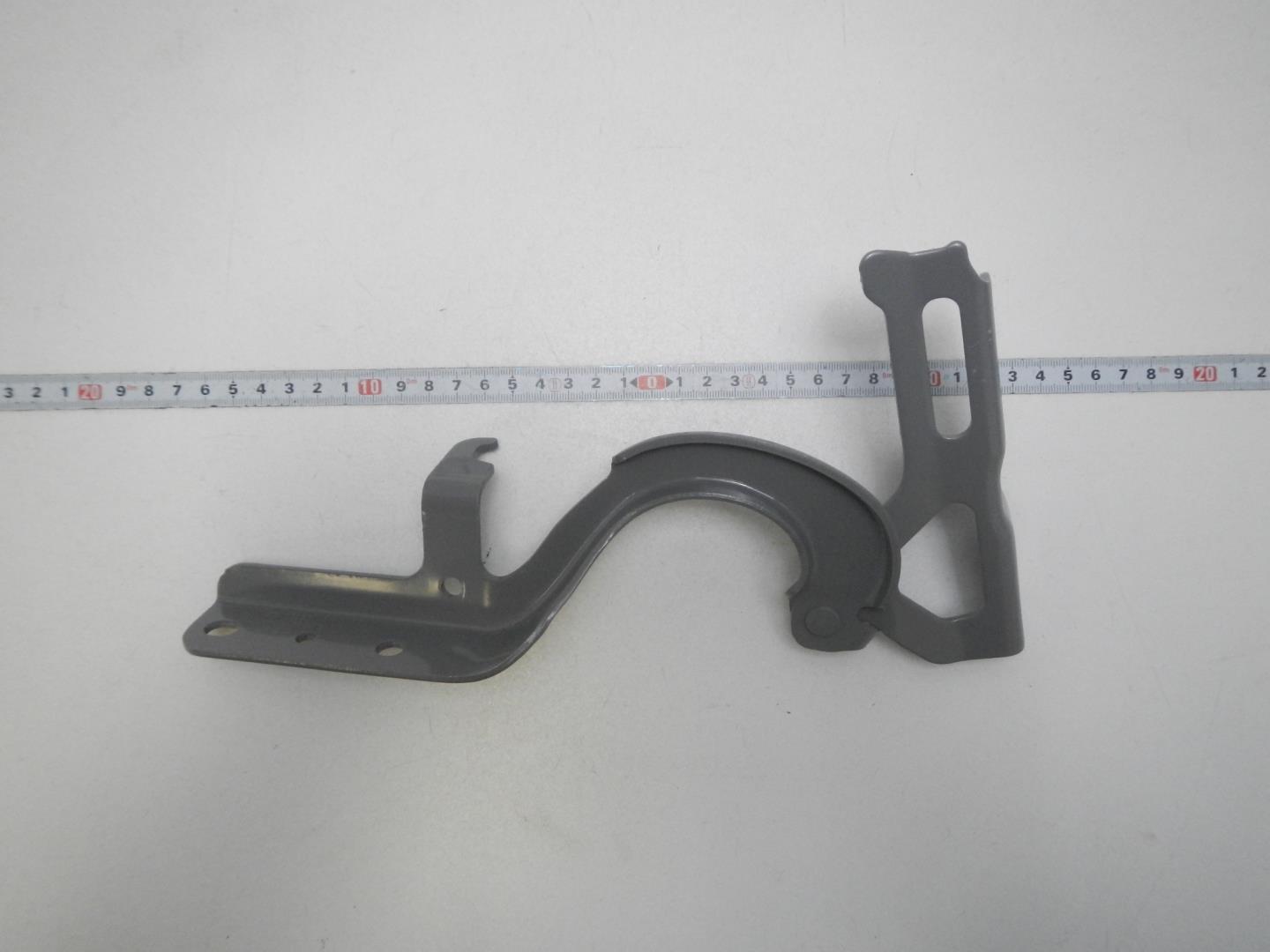 Петля капота левая