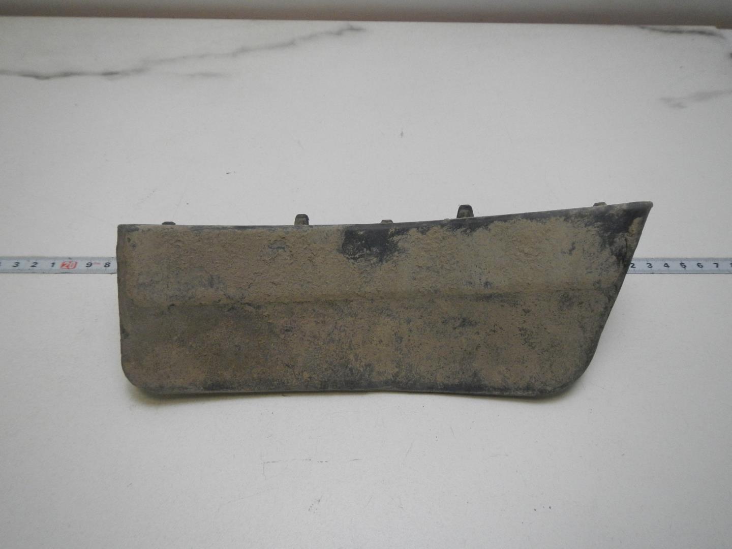 Брызговик передний правый