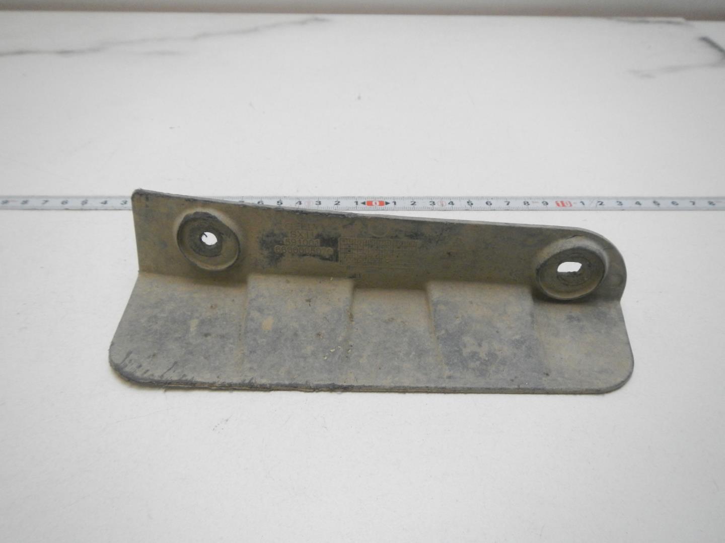 Брызговик передний правый