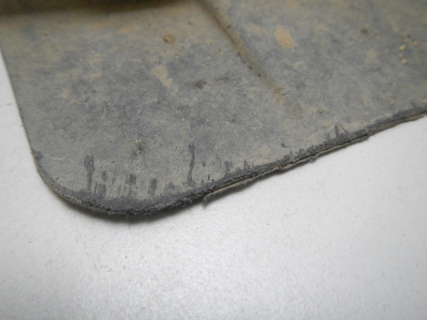 Брызговик передний правый