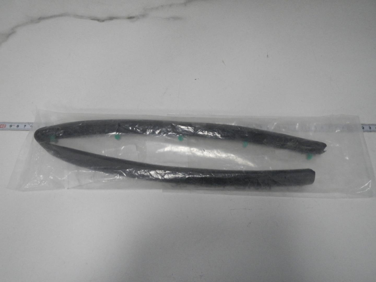 Уплотнитель задней правой двери