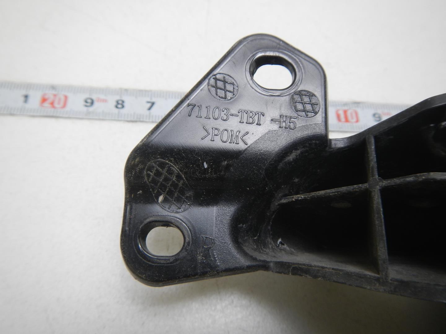 Кронштейн решетки радиатора