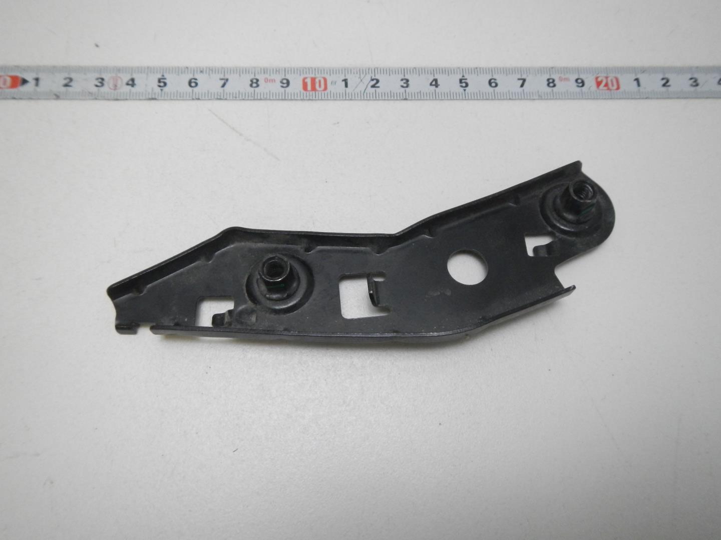 Кронштейн переднего бампера правый