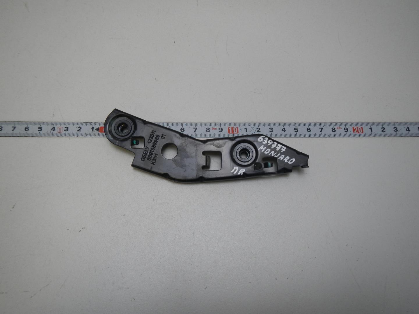 Кронштейн переднего бампера правый