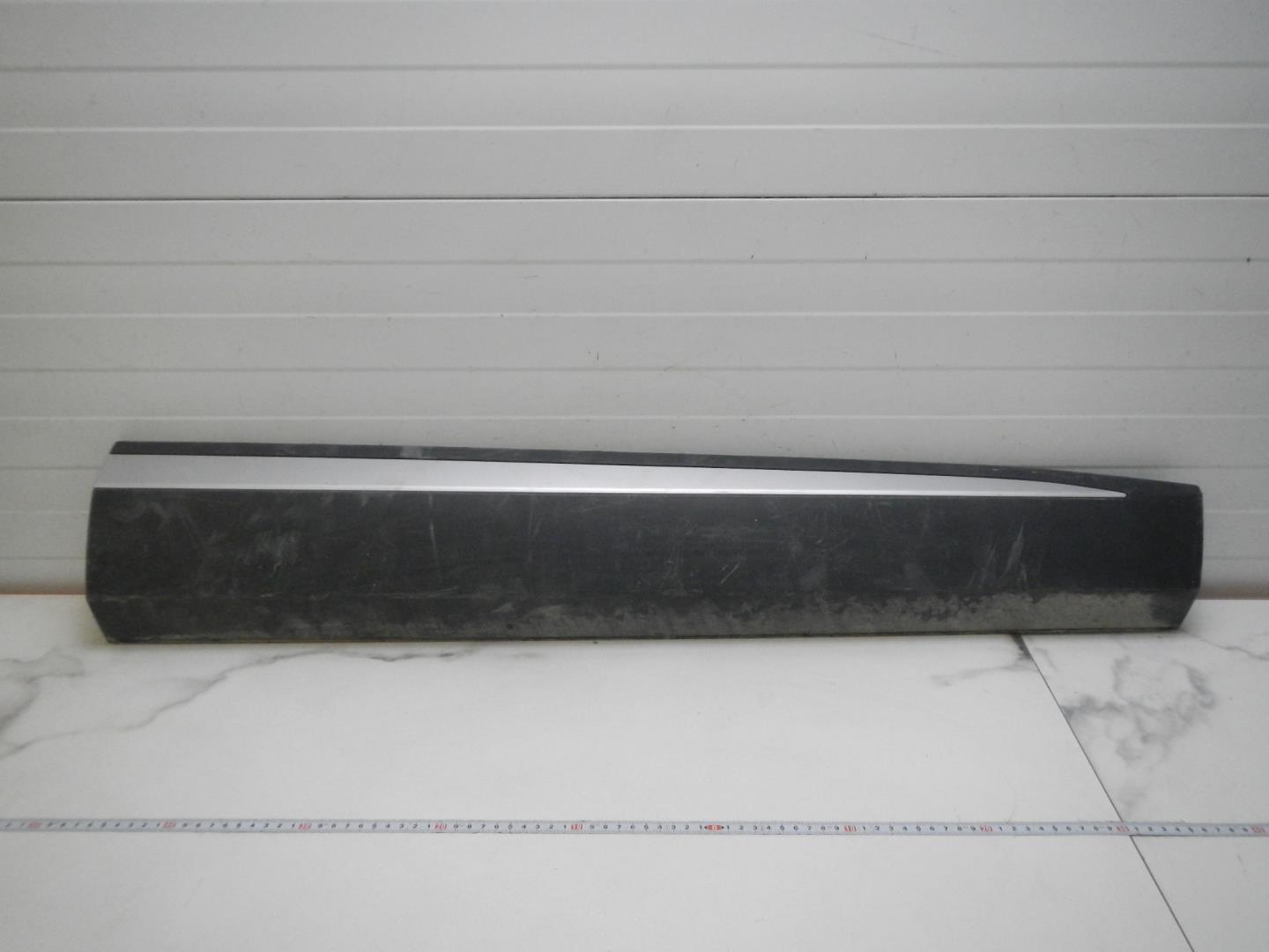 Молдинг передней правой двери